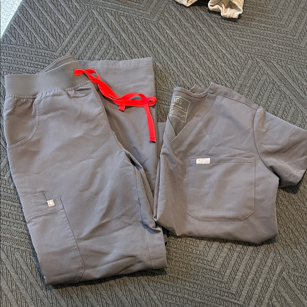 Figs scrubs set - Gray size S in top and bottoms